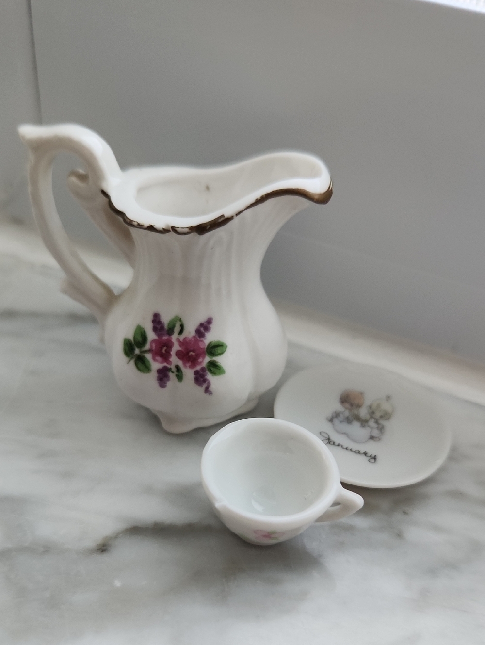 Vintage miniature porcelain decorative, random items